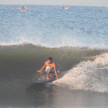 The Point Surfcamp Bali Hotel Pulukan Eksteriør billede