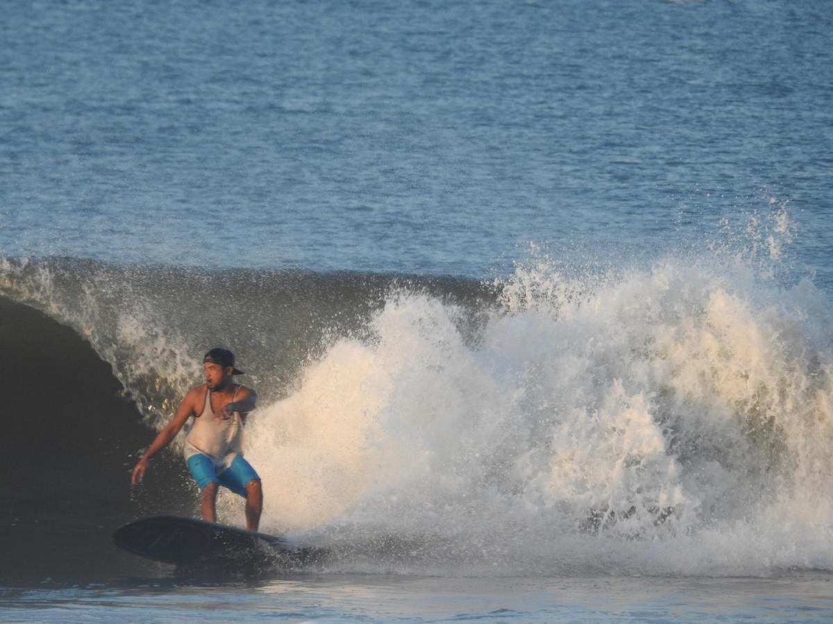 The Point Surfcamp Bali Hotel Pulukan Eksteriør billede