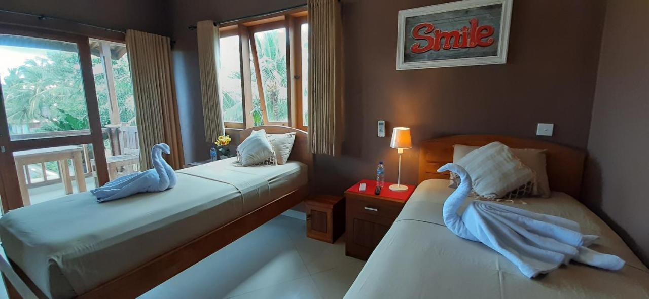 The Point Surfcamp Bali Hotel Pulukan Eksteriør billede